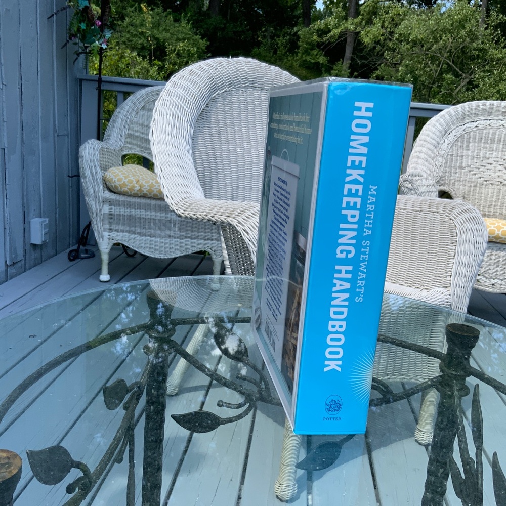 Martha Stewart Homekeeping Handbook Essential Guide to Caring For Your Home 2006 - Picture 2 of 6